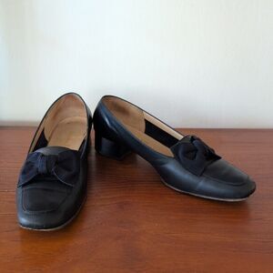 Vintage 1990s Salvatore Ferragamo Boutique Navy Low Heel Bow Womens 8.5 Rare